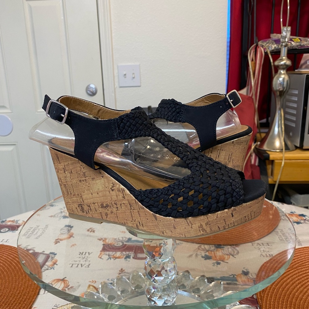 NWOT or Box 🫶🏻Black Woven Wedge Sandals